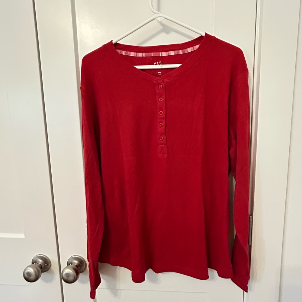 GAP Women's Red Henley Top. Size XXL so cute and versatile with any outfit.